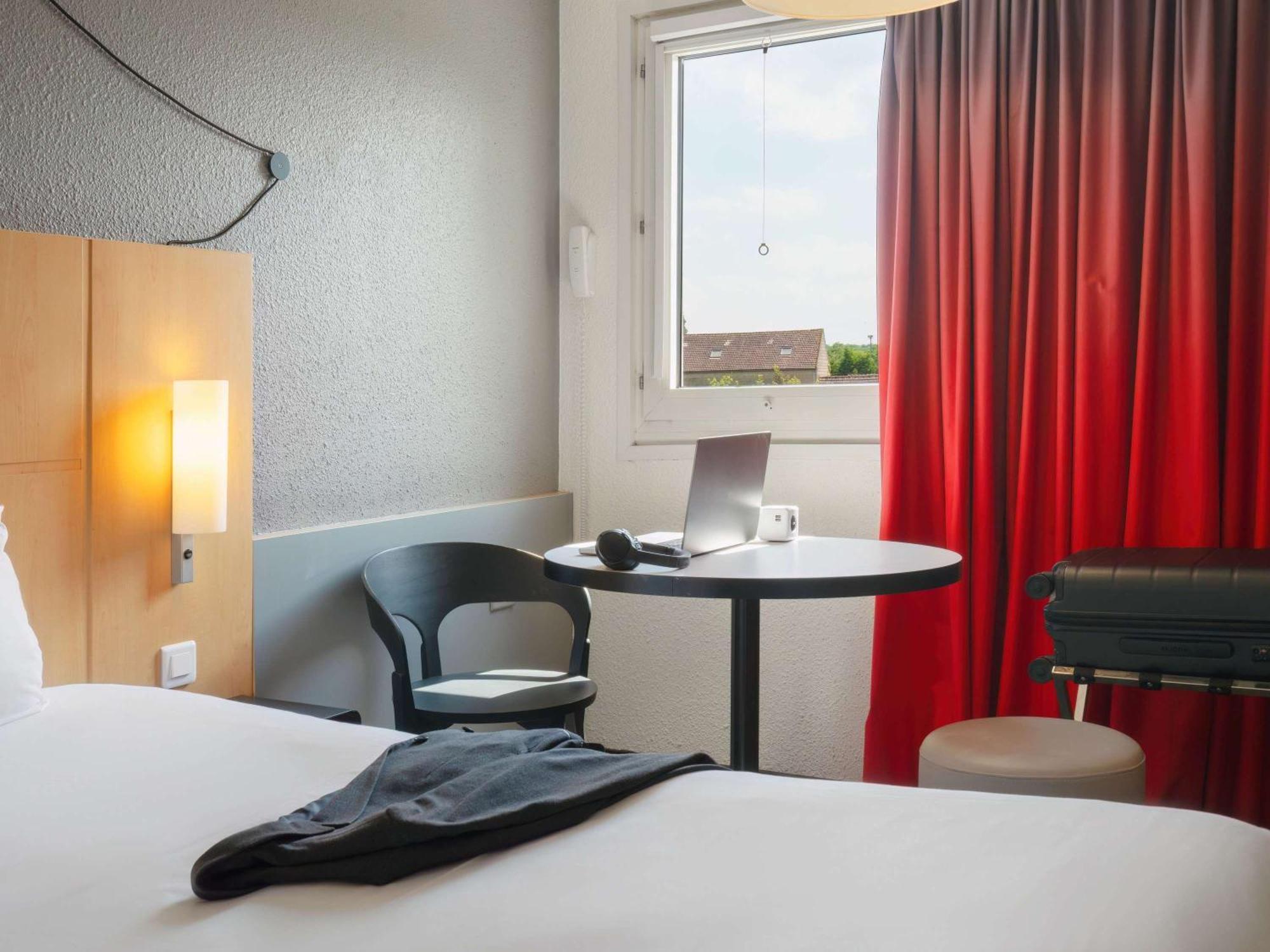 Hotel Ibis Cergy Pontoise Le Port Zewnętrze zdjęcie